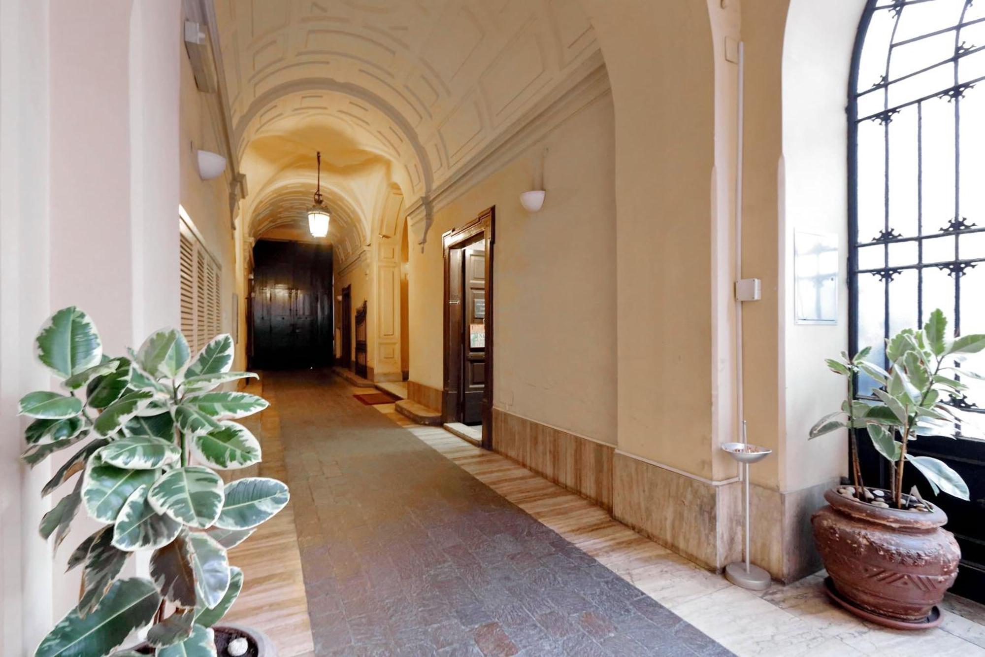 Piazza Mattei Elegant Apartment | Romeloft Zewnętrze zdjęcie